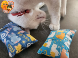 BEKEND VAN TIKTOK / Friemel– 2-delige snuffelzakjes set met catnip, valeriaan & matatabi (licht- en donkerblauw)