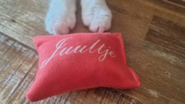 Rood Snuffelzakje met de Naam Juultje erop 😻