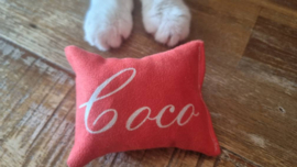 Rood Snuffelzakje met de Naam Coco erop 😻