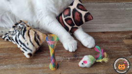 DAGACTIE 2 delige set snuffelzakjes Verrassing Wild animals (gevuld met valeriaan) + 2 cadeautjes