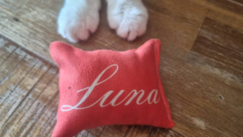 Rood Snuffelzakje met de Naam Luna erop 😻