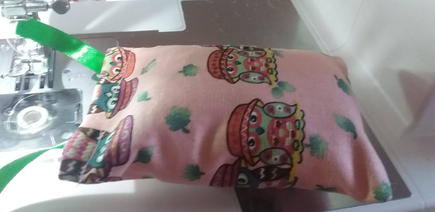 NIEUW/ Snuffelzakje Uiltjes met groene lintjes  (gevuld met valeriaan)