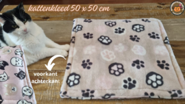 dubbelzijdig Kattenkleed Kattenkopjes/pootjes Roze(gevuld met catnip én valeriaan)