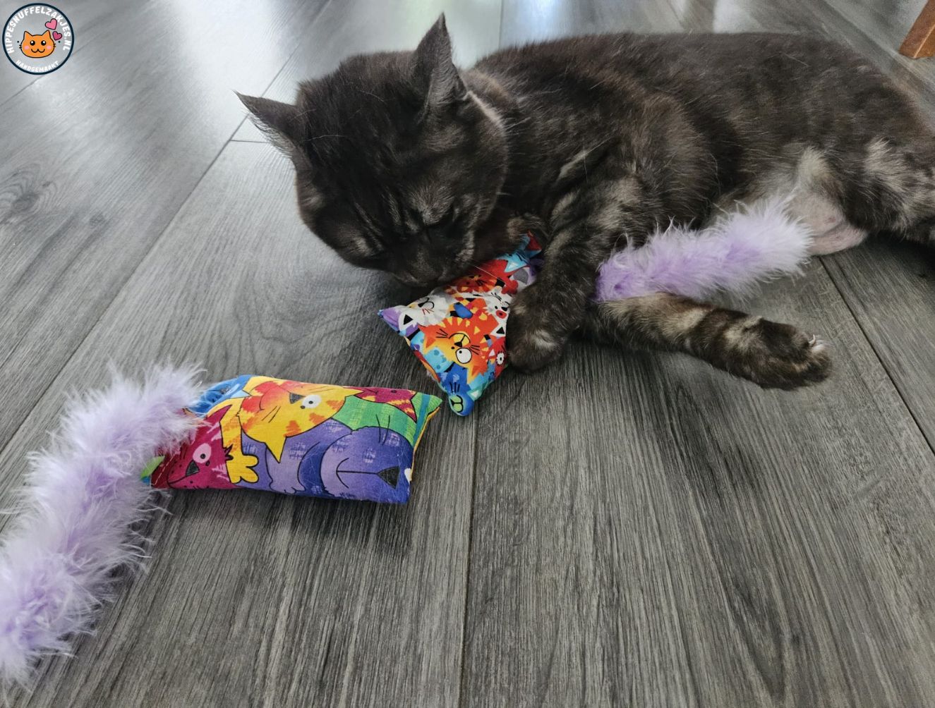 Snuffelzakje Geluid Vrolijke kat met Lila staart  (gevuld met catnip, matatabi knisper)