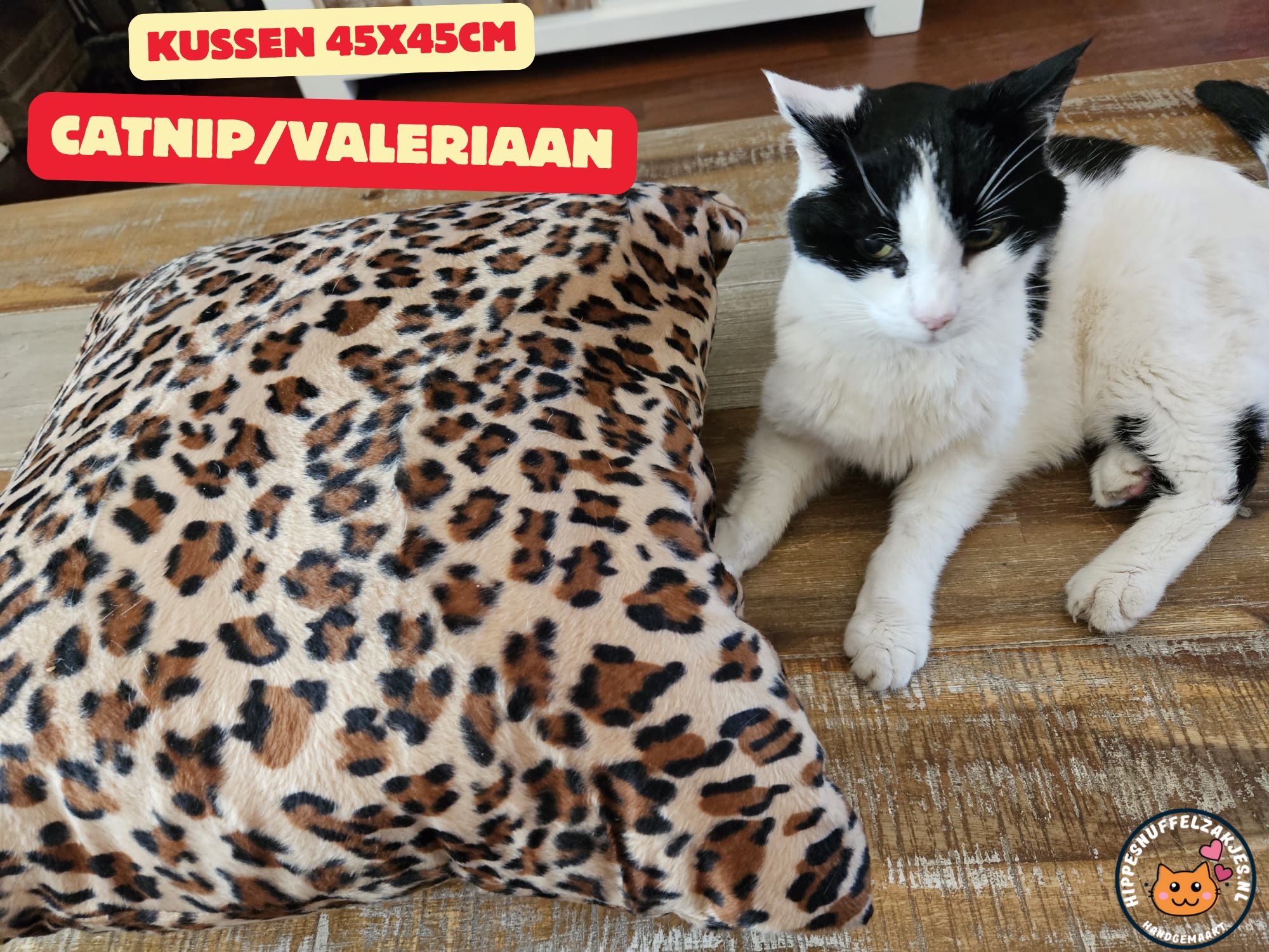 NIEUW/ SnuffelKUSSEN Panter (gevuld met catnip én valeriaan)