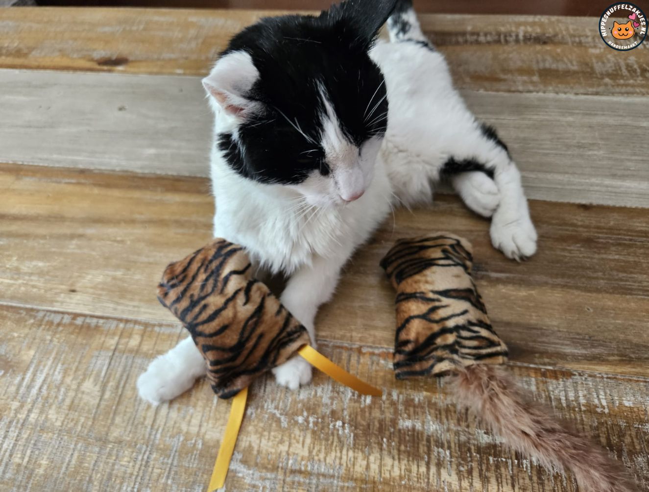 NIEUW/ 2deligeset Snuffelzakje s Wild animals met lintjes en staart (gevuld met valeriaan)