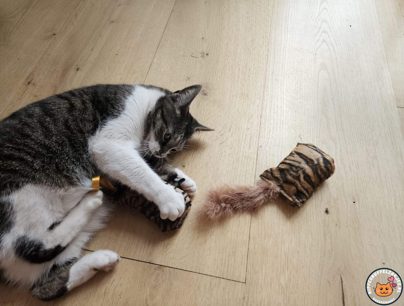 NIEUW/ 2deligeset Snuffelzakje s Wild animals met lintjes en staart (gevuld met catnip én valeriaan)