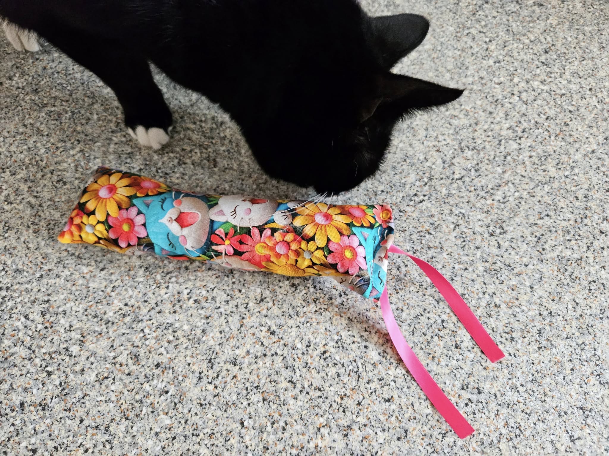 Snuffelzakje gym Vrolijke kat met lintjes (gevuld met catnip én matatabi)