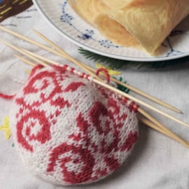 De revival van Kerstballen breien - Arne en Carlos