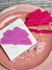 Boek met bloemen stamp & cutter