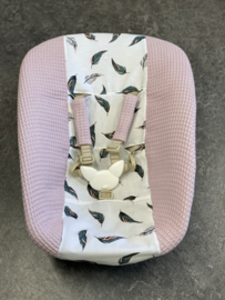 Newborn hoes oud roze gekleurde veertjes