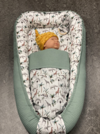 babynestje jungle giraffe olifantjes oud groen