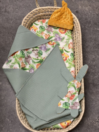 Wikkeldoek omslagdoek baby jungle oud groen