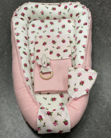 Slabbetje baby roze roosjes