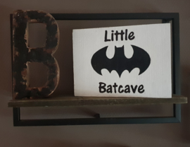 Teksbordje Little Batcave
