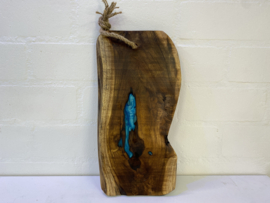 Serveerplank met blauwe epoxy en touw 35x18cm