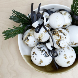 OPGEROLD kerstbal, oker