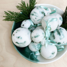 OPGEROLD kerstbal, groen
