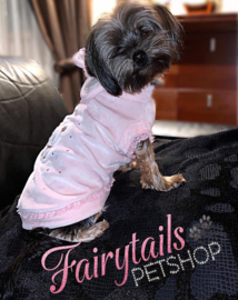 en guusje van Nikita in het roze truitje van for pets only, echte mannen dragen ook roze!
