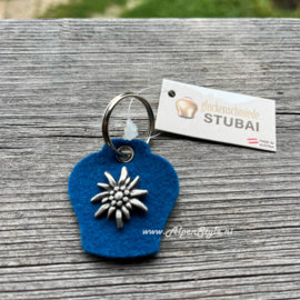 Koebel, blauw met edelweiss sleutelhanger, vilt, 4 x 4 cm