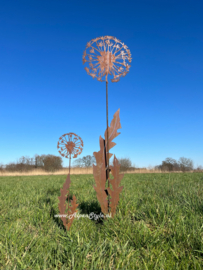 Paardenbloem met bladeren 69 x 15 cm. Roest metaal tuindecoratie