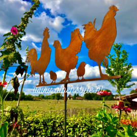 Kippen familie op tuinsteker, 65 x 150 cm. Roest Metaal Decoratie