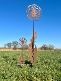 Paardenbloem met bladeren 69 x 15 cm. Roest metaal tuindecoratie