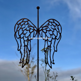 Vleugels op tuinsteker. 140 x 43 cm. Roest Metaal Decoratie