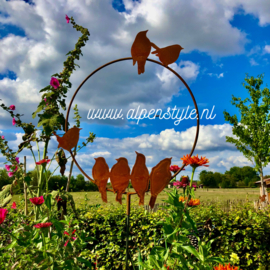 7 vogels in ring, tuinsteker. Diameter 50 cm, lengte 170 cm. Roest Metaal Decoratie