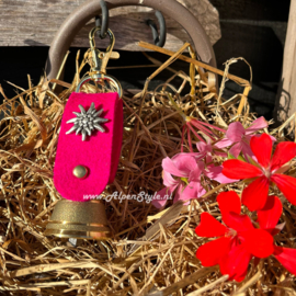 Bel "Glocke" met riem van fuchsia rose vilt, 11 x 3 x 3 cm