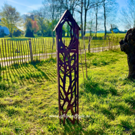 Voederplaats zuil met takken motief zwaar 138 x 24 x 24 cm. Roest metaal tuin decoratie