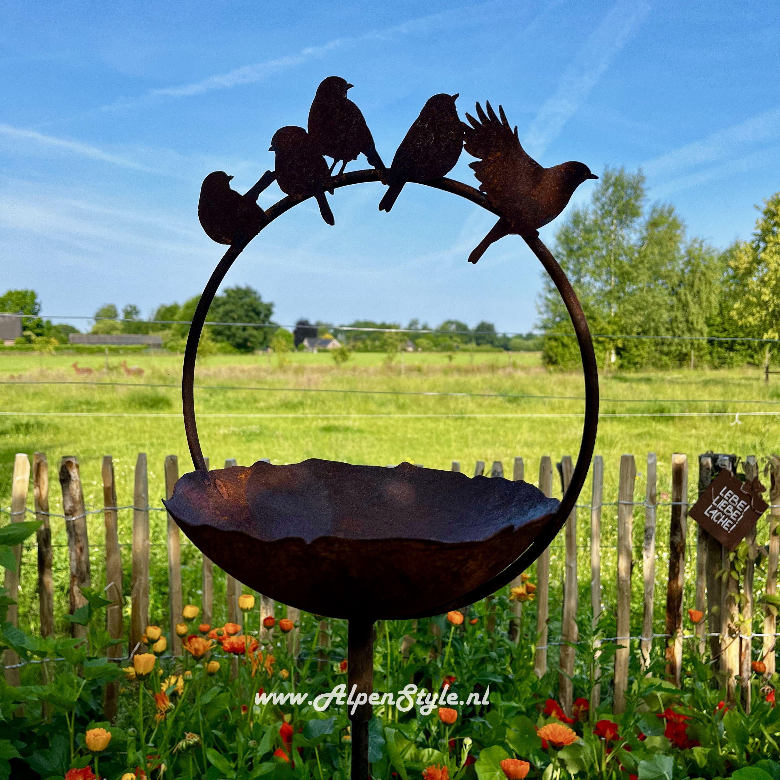Vogelbad drinkschaal tuinsteker, 157 x 30 cm. Roest metaal decoratie