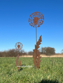 Paardenbloem (middel) met bladeren 115 x 32 cm. Roest metaal tuindecoratie