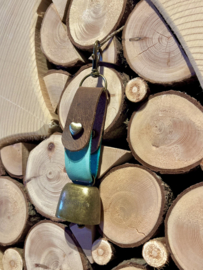 Bel met riem, bruin en licht blauw leer. 13,5 x 3 cm