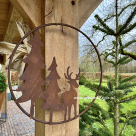 Ring met hert en dennebomen. Diameter 40 cm. Roest metaal decoratie