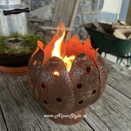 Vuurbloem (fakkelhouder) "Tulp" staand op ring. 20 x 18 cm, Roest design