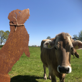 Hondje "Lotje" zittend op plaat, 60 x 40 cm. Roest Metaal Decoratie