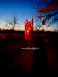 Fakkelhouder met vlammenmotief, 150 x 12 cm. Roest metaal tuindecoratie