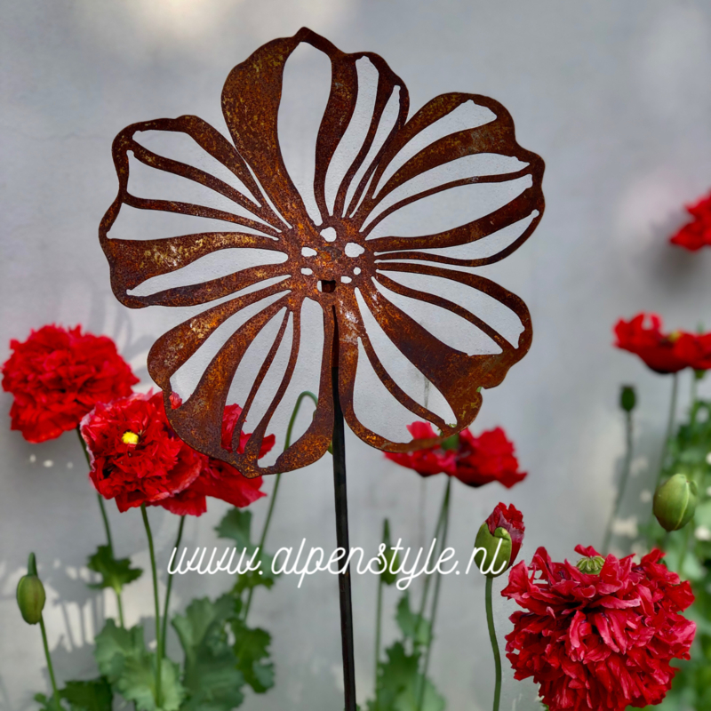 Cosmea bloem gebogen, tuinsteker. 29 x 120 cm. Roest Metaal Decoratie