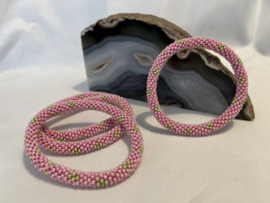 Glaskralen armband - roze en groen