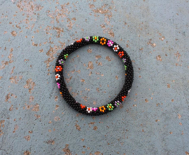 Glass beads bracelet - black with flowers