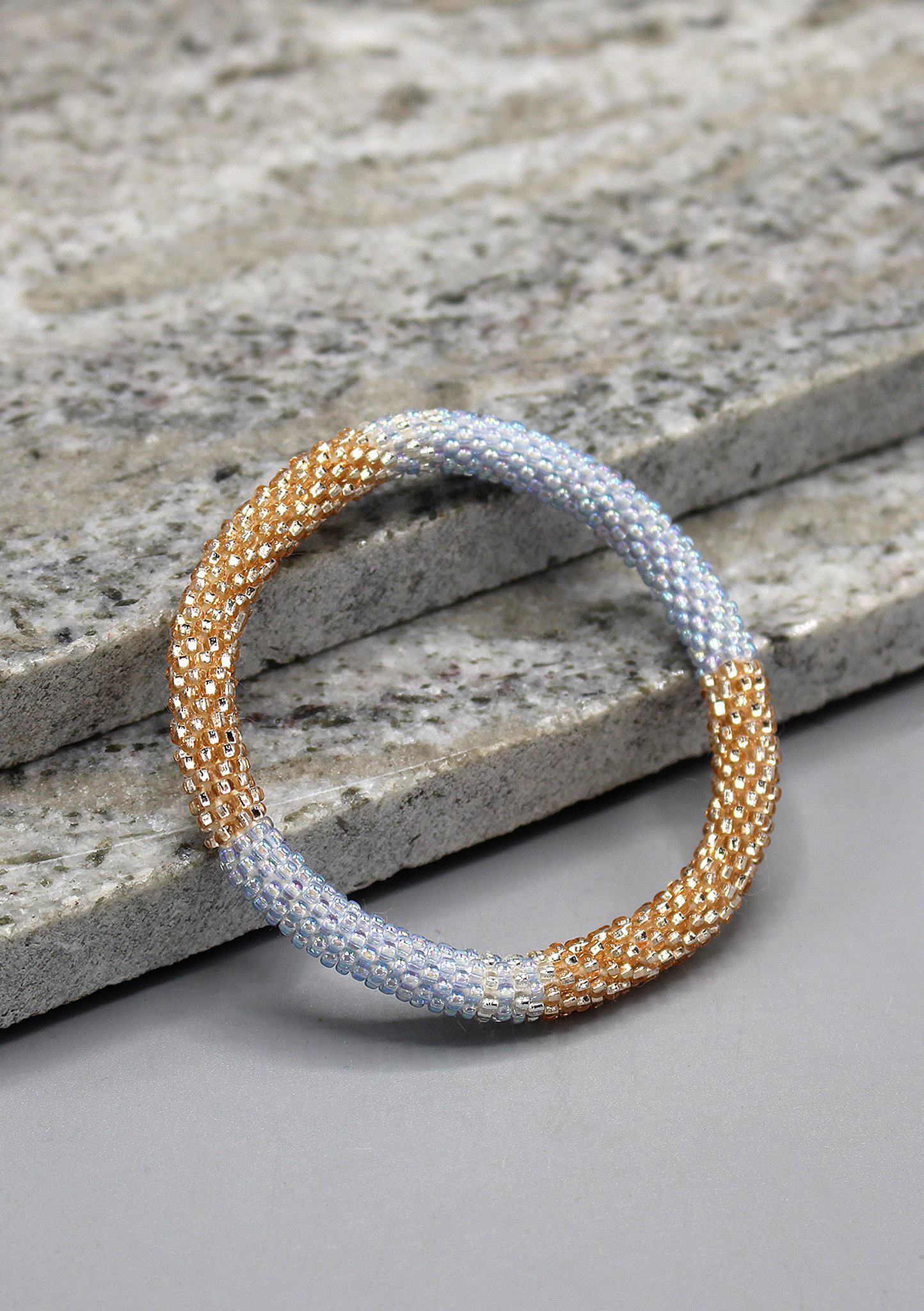 Glasperlenarmband - hellblau gold