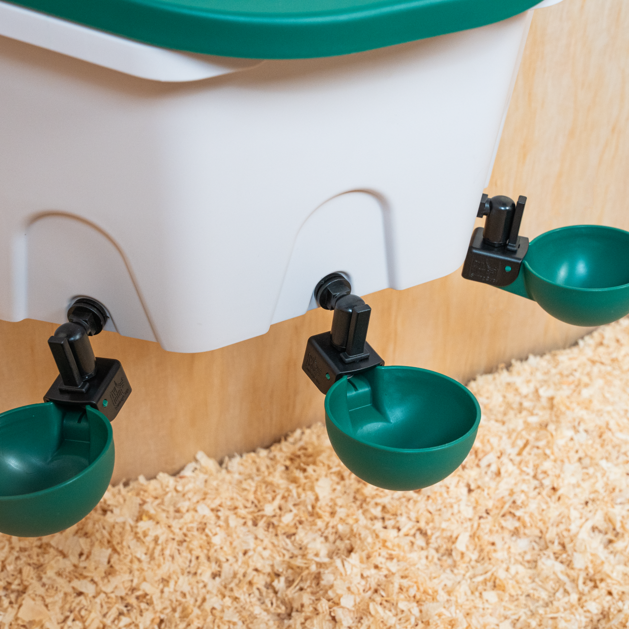 AviAqua 8L drinker + 3 swingcups