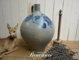 Brocante kruik (oliekruik) in grès aardewerk met blauwe beschildering