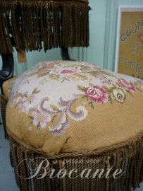 Rokersstoeltje met petit point stoffering
