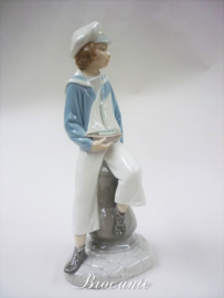 Lladro porselein matroosje met zeilbootje - 4810