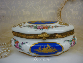Vintage Franse hand beschilderde juwelendoos Pillivuyt - 21 cm breed