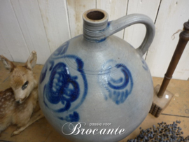 Brocante kruik (oliekruik) in grès aardewerk met blauwe beschildering