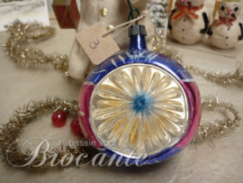 Vintage glazen kerstbal met reflex