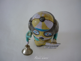 Oude blikken speelgoed (tin toy) hondje belleman met een bordje 'EXTRA'